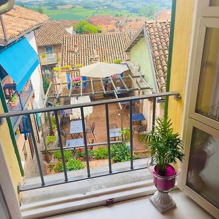 La Gialla Di Via Silvano 12 Monforte dʼAlba Екстериор снимка