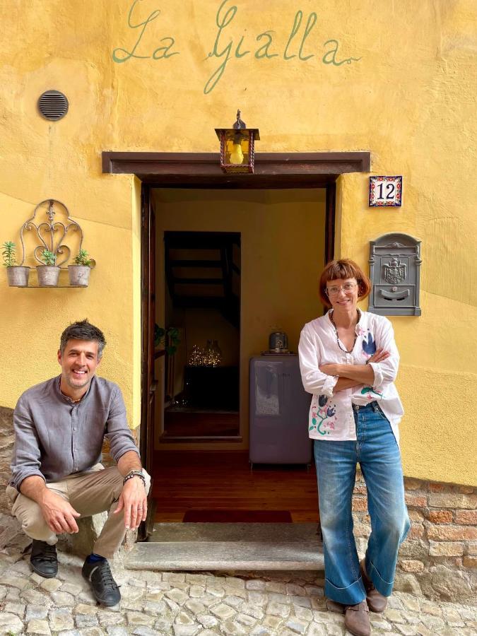 La Gialla Di Via Silvano 12 Monforte dʼAlba Екстериор снимка