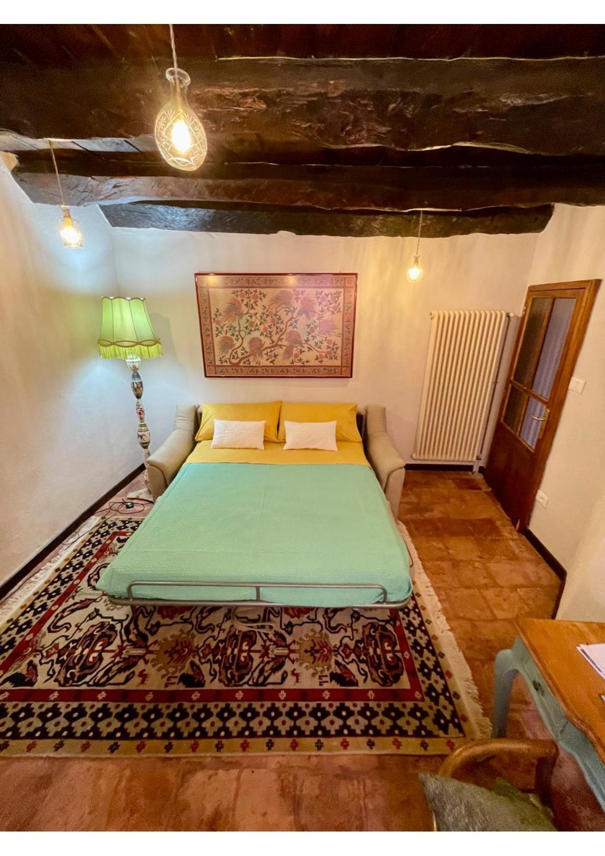 La Gialla Di Via Silvano 12 Monforte dʼAlba Екстериор снимка