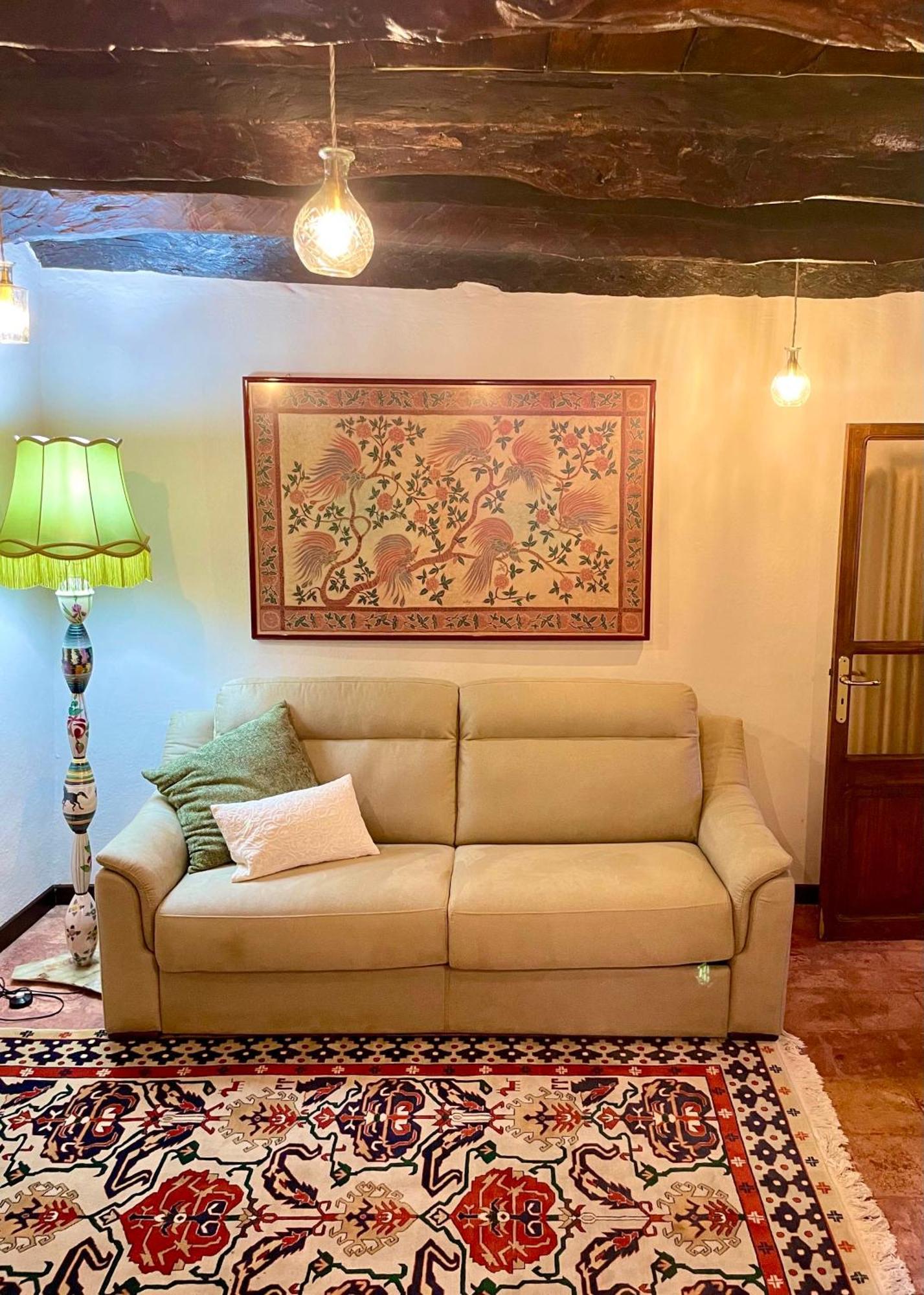 La Gialla Di Via Silvano 12 Monforte dʼAlba Екстериор снимка